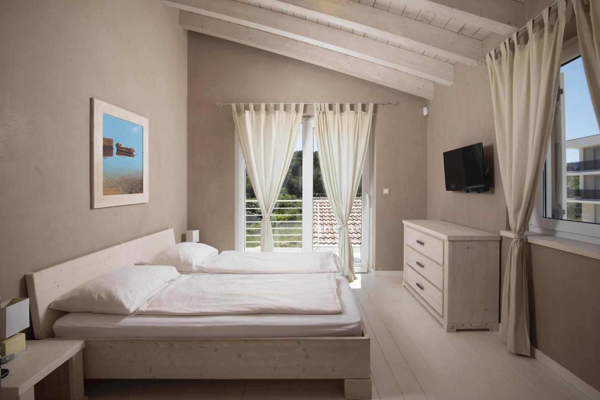 Villa Bella - Beautiful And Modern House With Pool, Souna, Jacuzzi & Playground, Liznjan - Istra Exterior photo