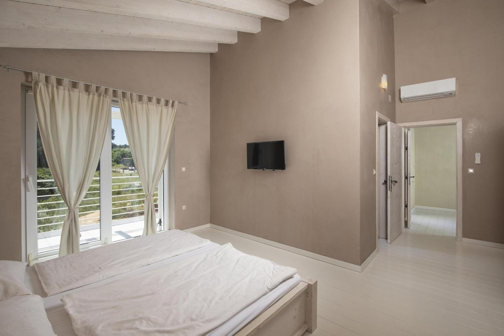 Villa Bella - Beautiful And Modern House With Pool, Souna, Jacuzzi & Playground, Liznjan - Istra Exterior photo