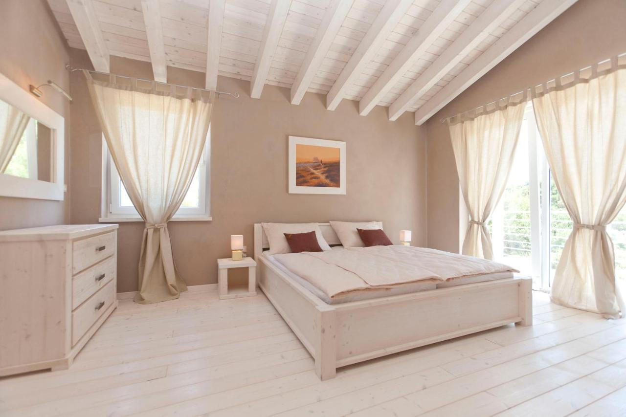 Villa Bella - Beautiful And Modern House With Pool, Souna, Jacuzzi & Playground, Liznjan - Istra Exterior photo