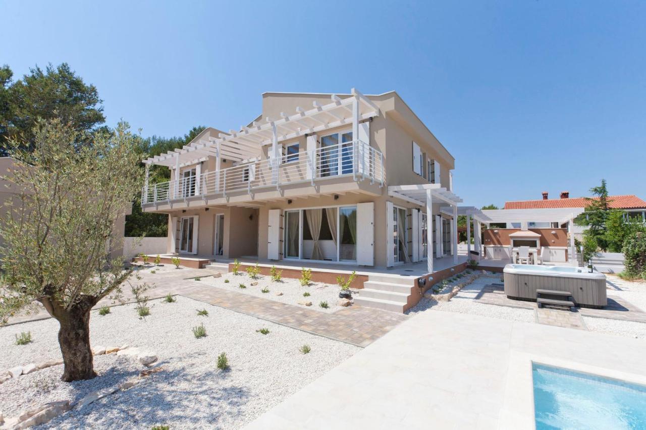 Villa Bella - Beautiful And Modern House With Pool, Souna, Jacuzzi & Playground, Liznjan - Istra Exterior photo