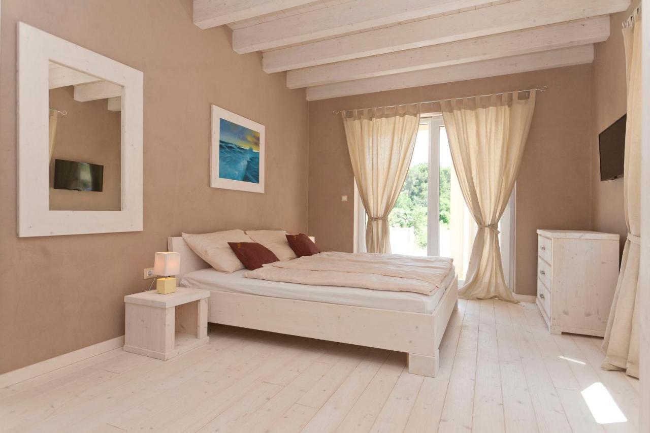 Villa Bella - Beautiful And Modern House With Pool, Souna, Jacuzzi & Playground, Liznjan - Istra Exterior photo